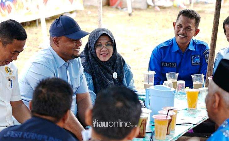 Berdayakan-UMKM-Lokal-Bupati-Siak-Ajak-Pejabat-Gelar-Rapat-di-Lapak-Pedagang.jpg