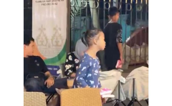 Bocah-Jual-Tisu-di-Tengah-Hiruk-Pikuk-Malam-Masih-Warnai-Pekanbaru.jpg