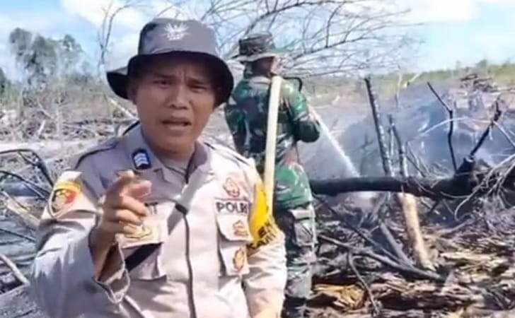 Brigadir-Jabat-di-lokasi-karhutla-siak.jpg