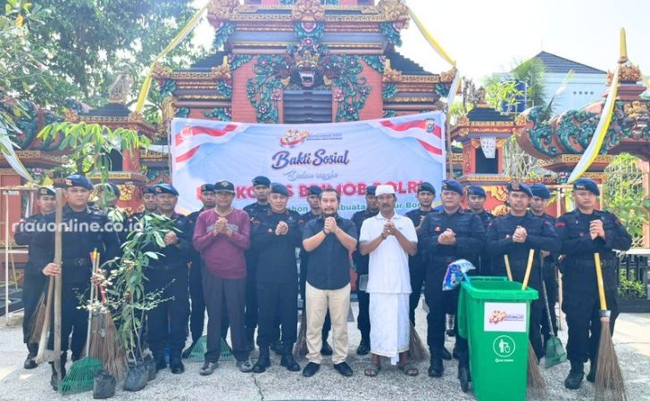 Brimob-Polda-Riau-bakti-sosial.jpg