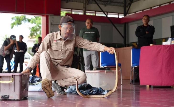 Brimob-Riau-Asah-Kemampuan-Khusus-Personel-Dilatih-Jinakkan-Hewan-Berbisa.jpg