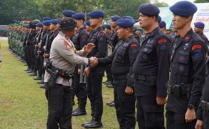 Brimob-Riau-Pastikan-Festival-Pacu-Jalur-2025-Berjalan-Aman-dan-Lancar.jpg