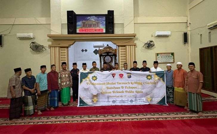 Brimob-Riau-Perkuat-Iman-dan-Silaturahmi-Lewat-Tarawih-Keliling.jpg