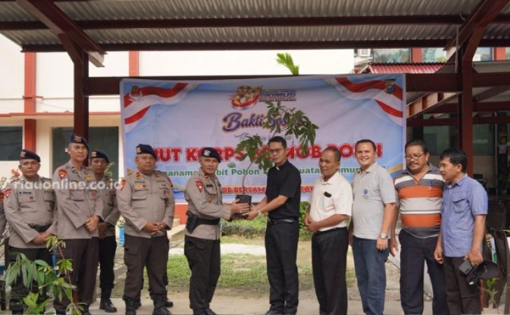 Brimob-baksos-di-gereja-di-pekanbaru.jpg