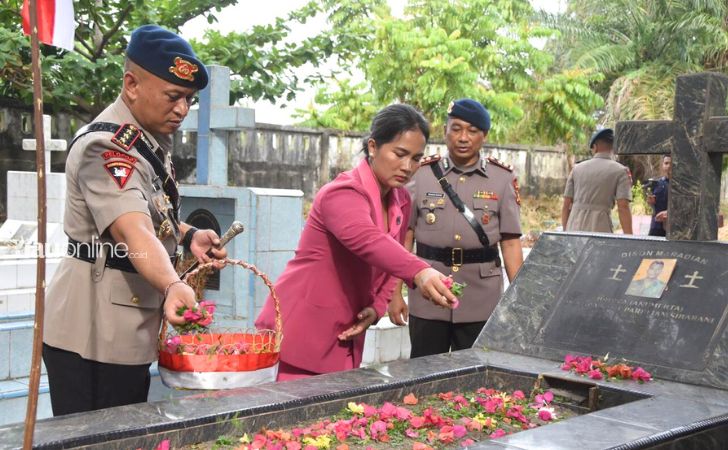 Brimob-ziarah-makam.jpg