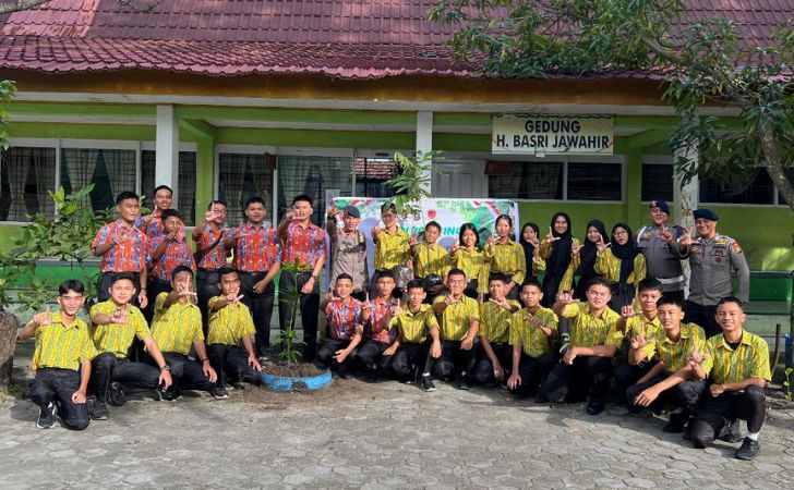 Brimobda-Riau-Ajak-Siswa-Jadi-Pelopor-Peduli-Lingkungan.jpg