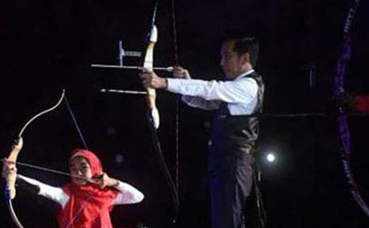 Bulan-memanah-dengan-Jokowi.jpg