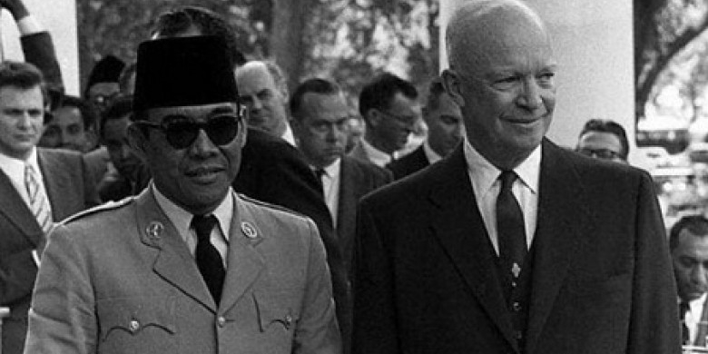 Bung-Karno-bersama-Presiden-AS-Eseinhower.jpg