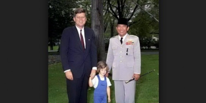 Bung-Karno-dan-John-F-Kennedy.jpg