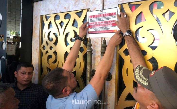 Buntut-Pesta-Waria-Pemko-Pekanbaru-Segel-New-Paragon-KTV.jpg