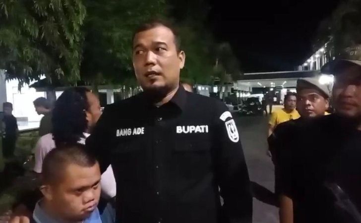 Bupati-Inhu-Ade-Agus-Hartanto2.jpg