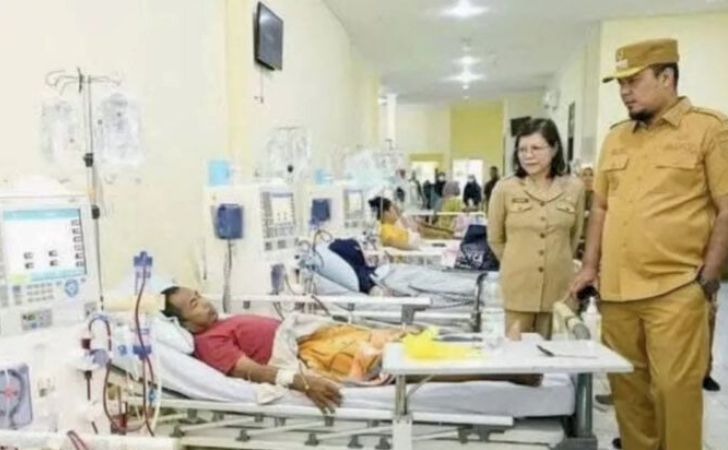 Bupati-Inhu-jenguk-korban-keracunan.jpg
