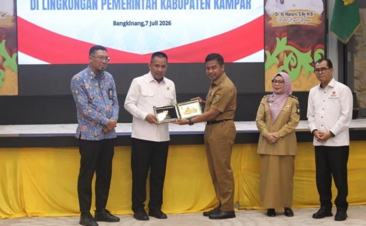 Bupati-Kampar-dan-Ombudsman-RI-Sepakati-Peningkatan-Kualitas-Pelayanan-Publik.jpg