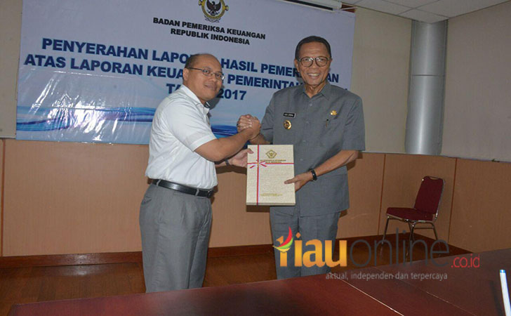 Bupati-Kampar-terima-WTP.jpg