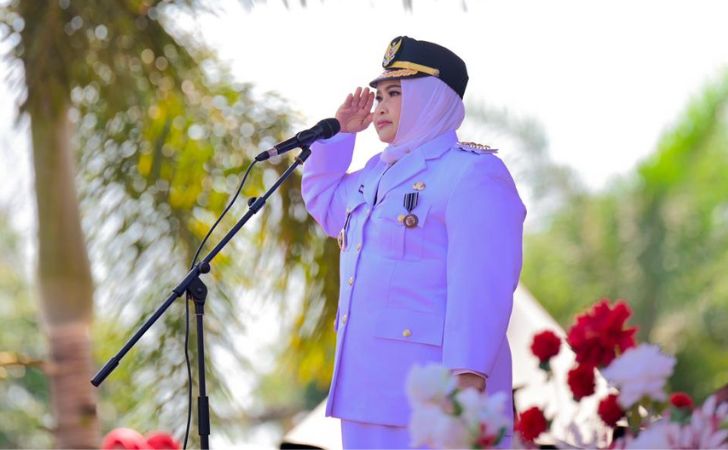 Bupati-Kasmarni-pimpin-upacara.jpg