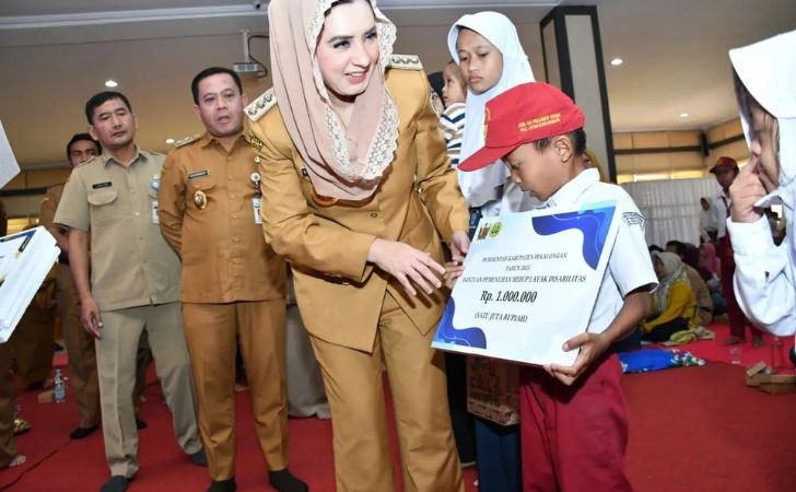 Bupati-Pekalongan-Fadia-Arafiq.jpg