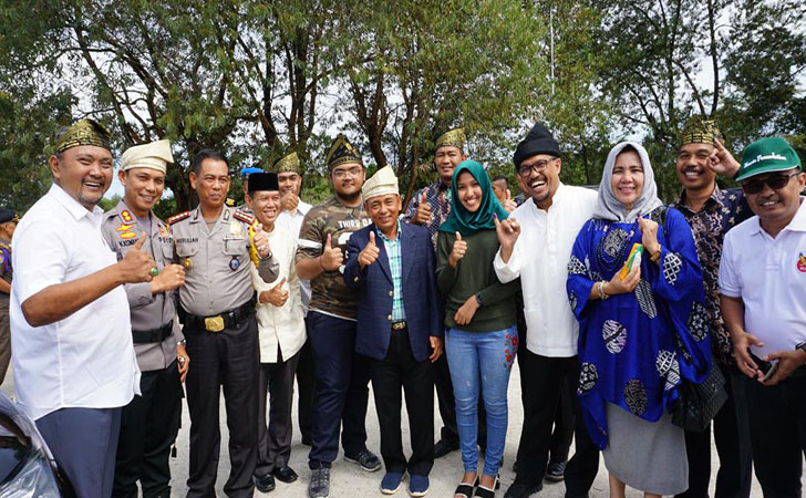 Bupati-Pelalawan-tinjau-tps.jpg