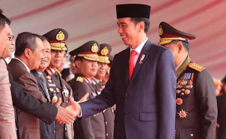 Bupati-Siak-Salaman-dengan-Jokowi.jpg