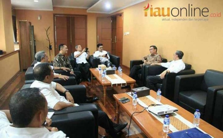 Bupati-Syamsuar-dan-Ketua-KEIN.jpg