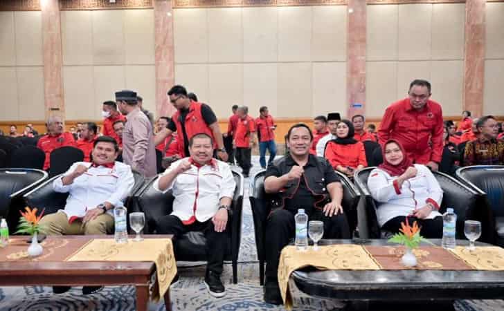 Bupati-kasmarni-hadiri-pelantikan1.jpg