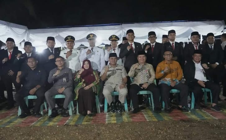 Bupati-kuansing-foto-bersama-camat.jpg