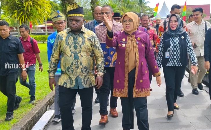 Bupati-siak-dampingi-menteri-ham.jpg