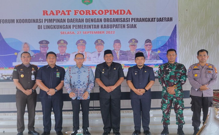 Bupati-siak-saat-kunjungan-kepala-bnn-riau.jpg