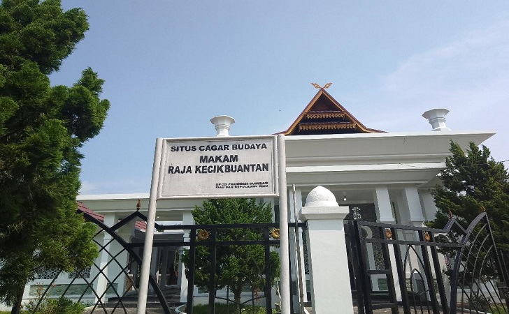 Cagar-Budaya-Makam-Raja-Kecik.jpg