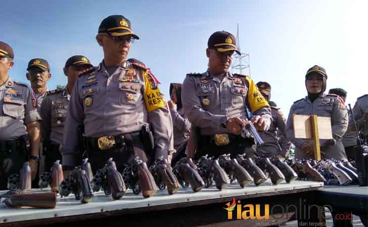 Cek-perlengkapan-dinas-polisi.jpg