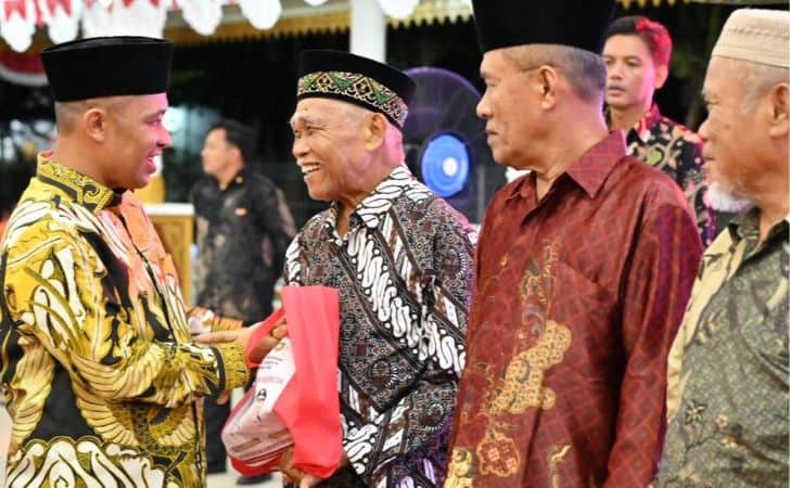 Cenderamata-untuk-veteran1.jpg