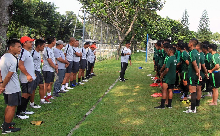 Coach-Indra-Sjafri-sedang-menukangi-anak-asuhnya.jpg