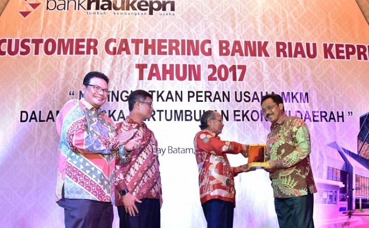 Costumer-Gathering-Bank-Riau-Kepri-2017.jpg