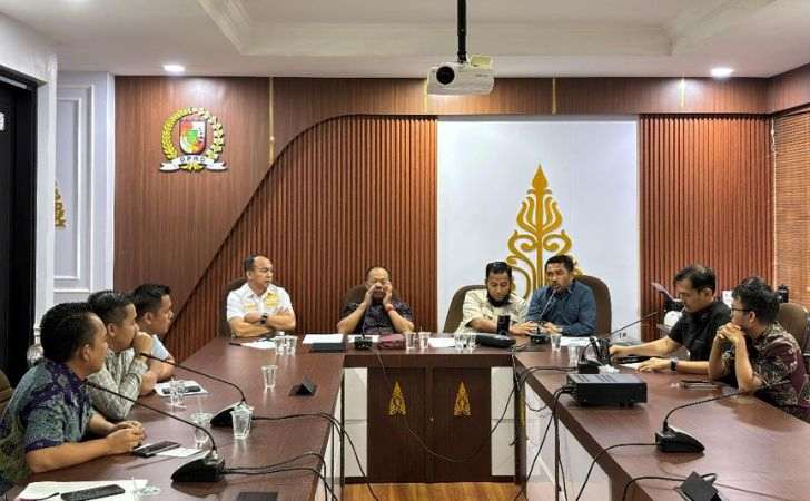 DPRD-Pekanbaru-Temukan-Selisih-Data-Perizinan-Indomaret.jpg