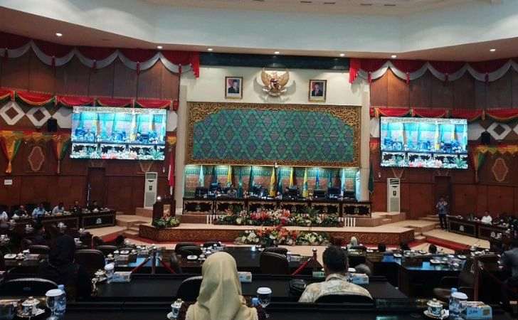 DPRD-Riau-Gelar-Paripurna-Bahas-Ranperda-LPJ-APBD-Riau-2024.jpg