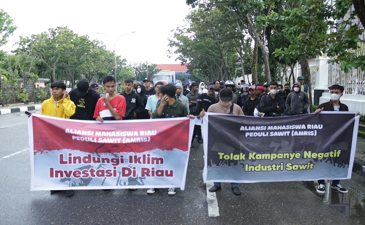 Demo-AMRIS-di-Kejati-Riau-jumat.jpg