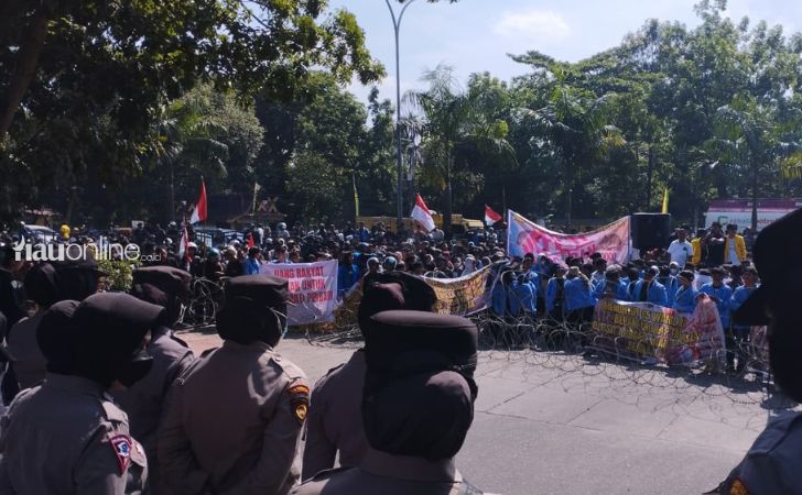 Demo-di-dprd-riau2.jpg