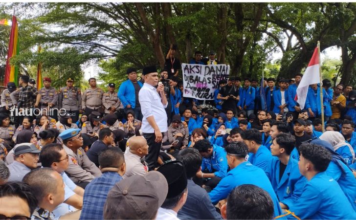 Demo-di-dprd-riau6.jpg
