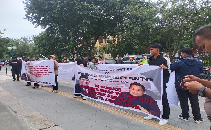 Demo-mahasiswa-di-Kejati-Riau.jpg