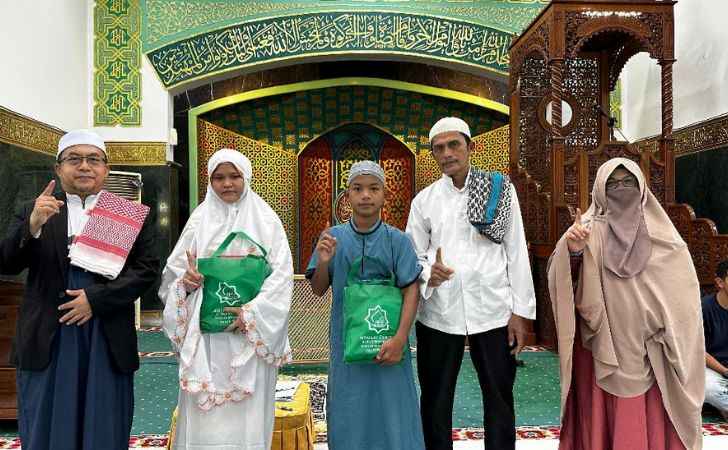 Didampingi-Keluarga-Toni-dan-Trista-Ikrar-Syahadat-di-Masjid-Raya-An-Nur.jpg