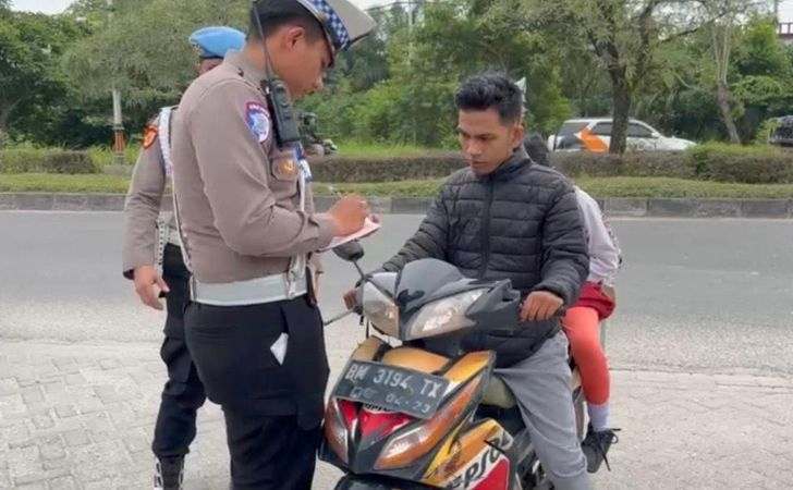 Didominasi-Pelanggar-Tak-Pakai-Helm-Operasi-Zebra-Pekanbaru-Beri-105-Teguran.jpg