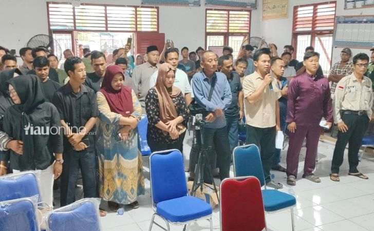 Diduga-Korupsi-dan-Arogan-Warga-Tuntut-Penghulu-Suka-Mulya-Mundur.jpg