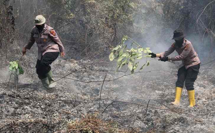 Dikepung-Karhutla-Polwan-Rokan-Hulu-Ikut-Bergerak-Bersama-Tim-Gabungan.jpg
