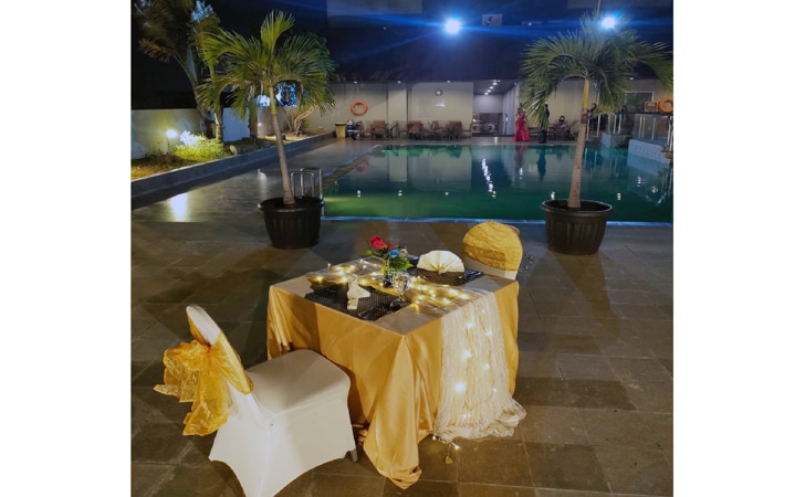 Dinner-romantis-ayola-hotel.jpg