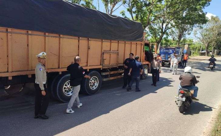 Ditlantas-Polda-Riau-Razia-ODOL-dan-Truk-Pelanggar-Jam-Operasional.jpg