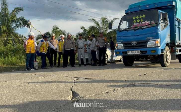 Ditlantas-Polda-Riau-Tinjau-Jalan-Lintas-Timur-Pelalawan-Jelang-Nataru.jpg
