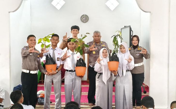 Ditlantas-Polda-Riau-di-SMAN-4-Pekanbaru.jpg
