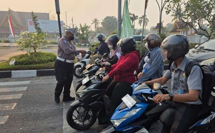 Ditlantas-membagikan-masker.jpg