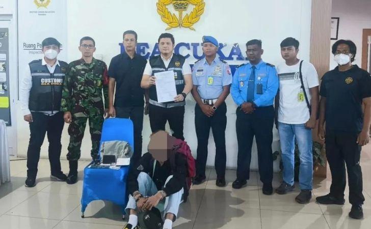 Diviralkan-Bawa-Narkotika-Ternyata-Ini-yang-Dibawa-WNA-Malaysia-di-Pekanbaru.jpg