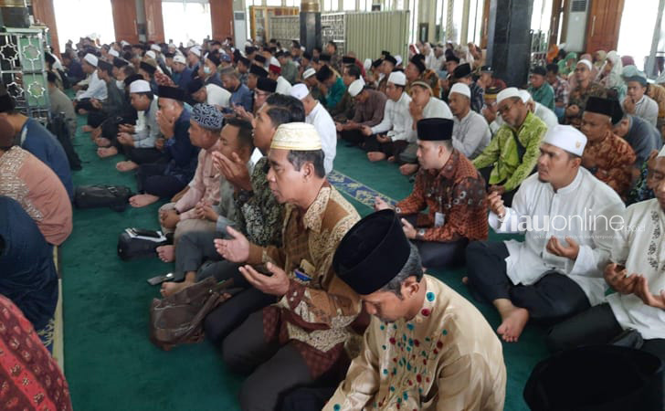 Doa-bersama-di-Masjid-Ar-Rahman.jpg