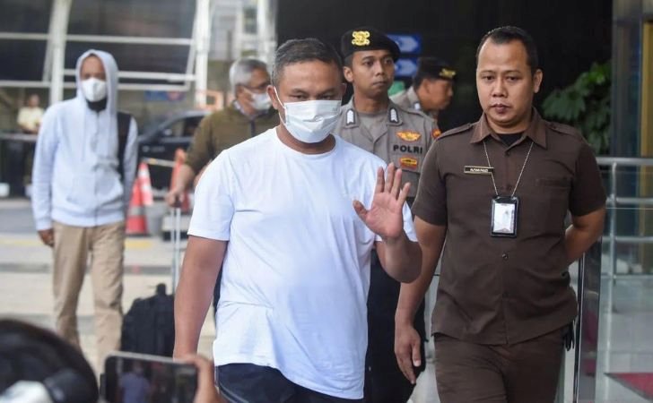 Dollar-dan-Poundsterling-Disita-KPK-di-Rumah-Abdul-Wahid-di-Jakarta.jpg